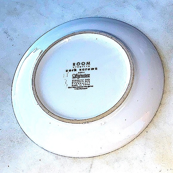 SIGNATURE HOUSEWARES APPETIZER PLATE CORK SCREWS - Picture 3 of 4